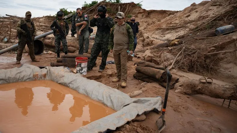 Más de la mitad del oro que sale de Perú es de origen ilícito: "Es un reflejo de la inacción del Estado"