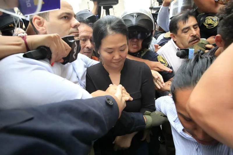Keiko Fujimori acaricia la Presidencia con el 99,976 % escrutado