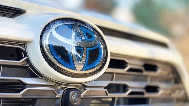 La Toyota que revolucionó la industria con sus híbridos volverá a hacerlo en un año con las baterías de 1.000 km de sus coches eléctricos