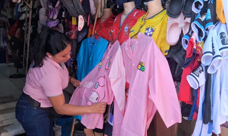 Comerciantes reportan excelentes ventas en artículos para la lluvia