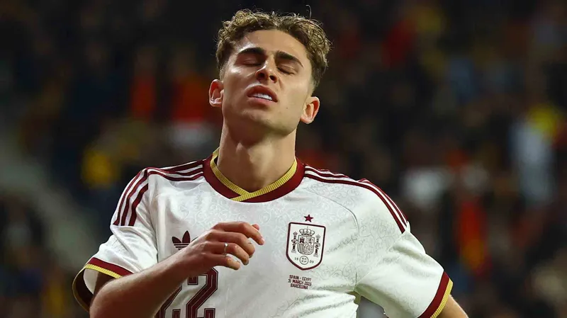 FIFA castiga a España por cánticos racistas de su afición