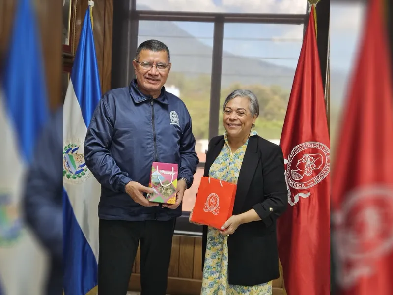 En Universidad El Salvador