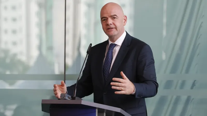 Infantino se quería llevar hasta el florero con el negocio millonario que se le cayó