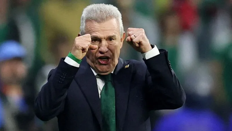 Javier Aguirre y sus cábalas; rompe una tradición del Valencia