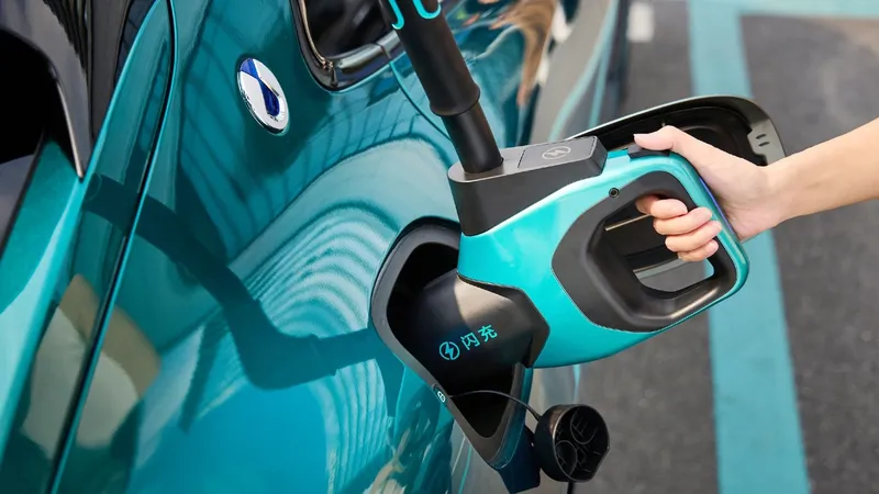 100 cargadores de 1.500 kW en 2026 y hasta 3.000 en 2027 para ‘repostar’ tu BYD eléctrico tan rápido que uno de gasolina