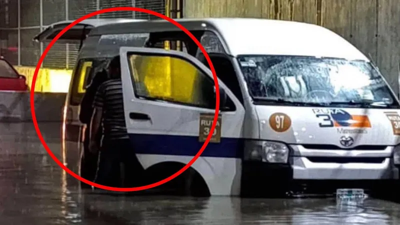 Familia renta combi para IR A UNA FIESTA, quedan varados en inundación y mu3ren 6 por intoxicación
