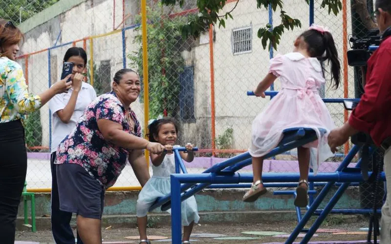 Volvieron las sonrisas al parque del barrio Jorge Cassaly