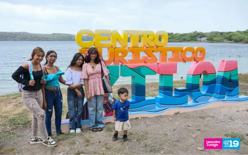 Laguna de Xiloá recibe a familias en busca de sana recreación