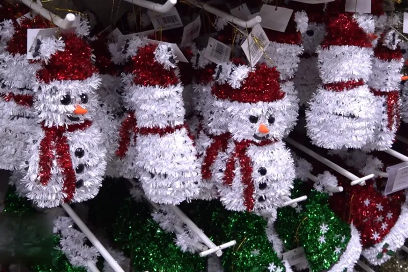 Cadena de tiendas china ampliará sucursales y está lista con artículos navideños