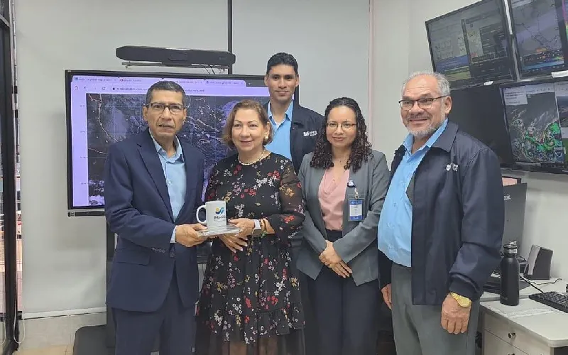 Con Instituto de Meteorología e Hidrología de Panamá