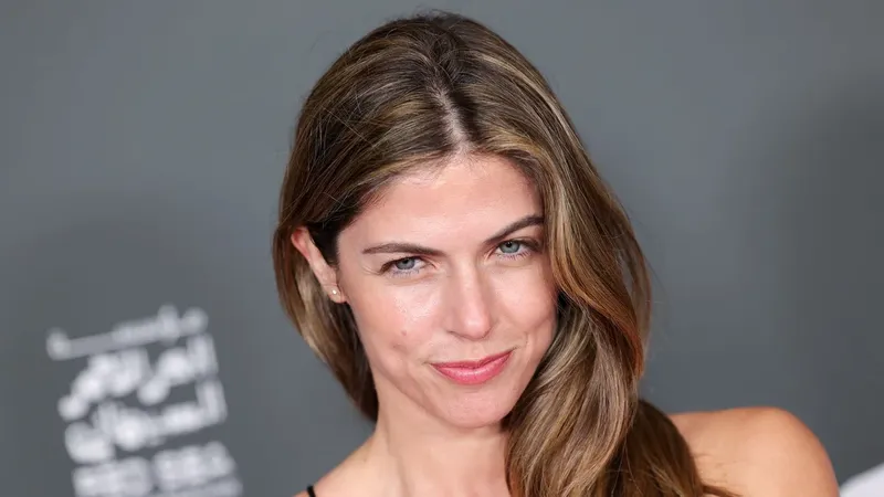 Stephanie Cayo pone un alto al acoso y aclara si tiene planes de maternidad tras fotos de supuesto embarazo