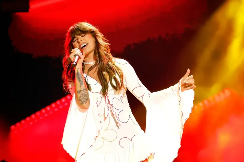 ‘Choosin’ Texas’ de Ella Langley extiende récord en Hot 100 con 24 semanas en el No. 1