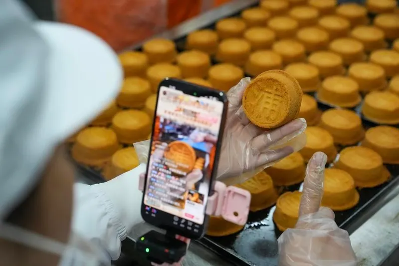 Desde la alta cocina hasta los pasteles de la luna, los alimentos prémium de China llegan a mercados más amplios