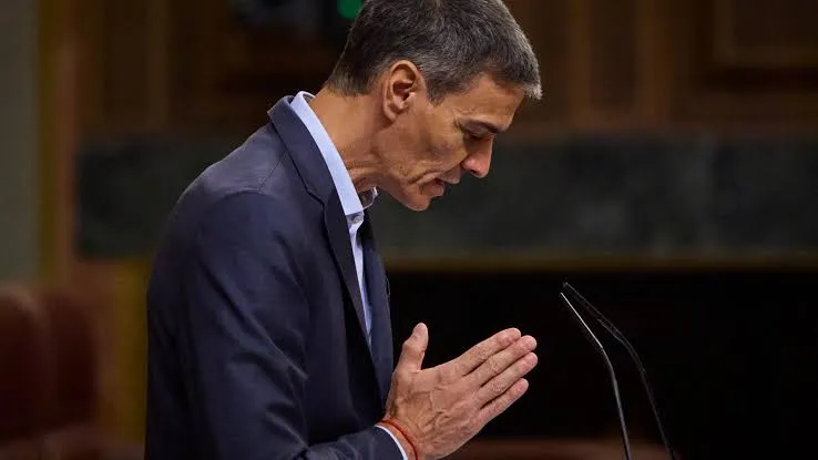 El Congreso de España aprueba la moción que exige la dimisión de Sánchez y una cuestión de confianza