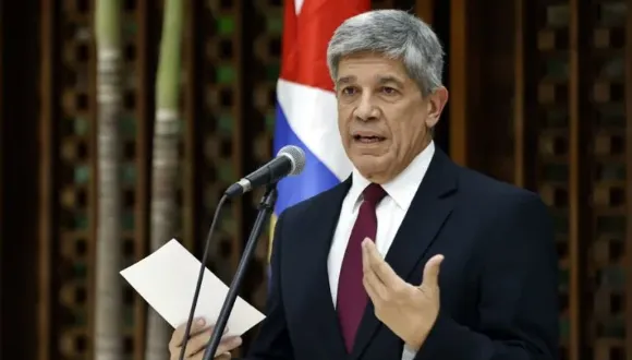 Fernández de Cossío con PBS: Cuba no acepta amenazas de Trump y mantiene abierta la puerta al diálogo
