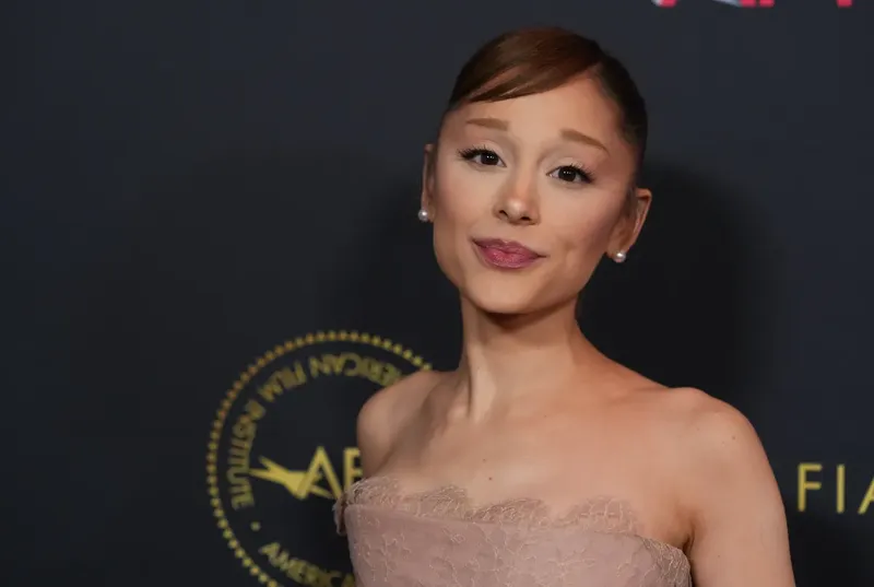 Ariana Grande crea su fundación “Brighter Days Ahead” para proteger a los más vulnerables