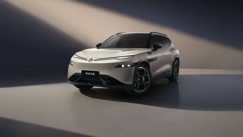 En China, reinventarse o morir, el gran reto de los fabricantes europeos ante el cambio de paradigma que supone el coche eléctrico