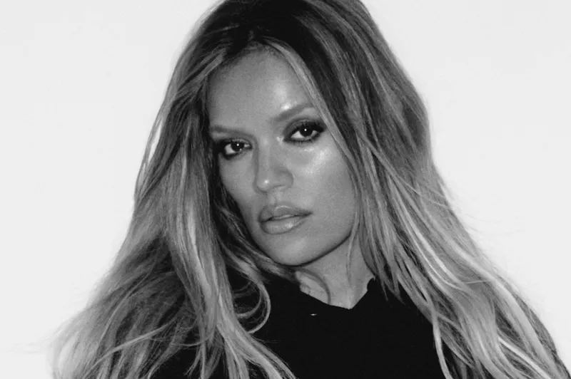 Karol G logra su 23º No. 1 en Latin Airplay con ‘Ahí’ junto a Drake