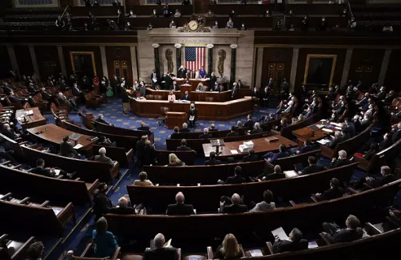 Estados Unidos: Congresista pide al Congreso actuar ante una posible operación militar contra Cuba