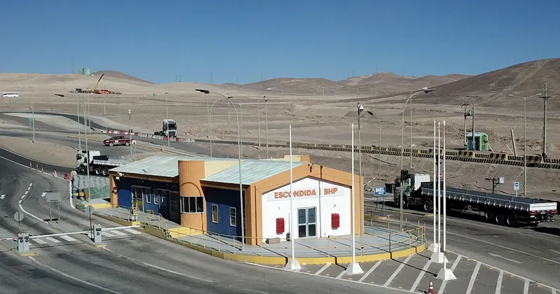 BHP estudia la venta de una planta desalinizadora y de líneas eléctricas en Chile
