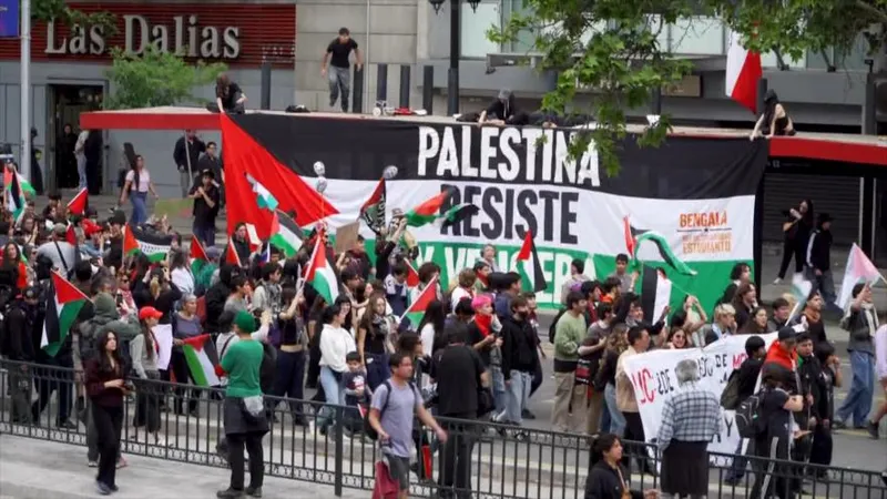 Miles marchan en Chile contra el sionismo y en apoyo a Palestina