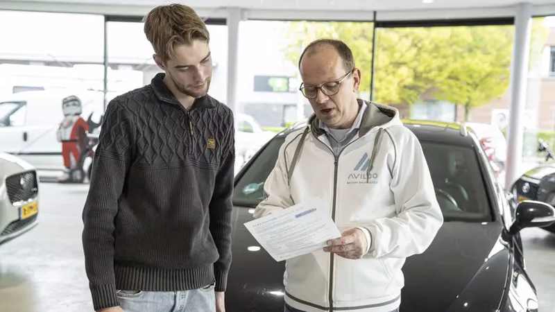 Compró un Volkswagen Passat híbrido enchufable con 349.575 km para probar el estado de su batería de 7,9 kWh y se llevó una sorpresa