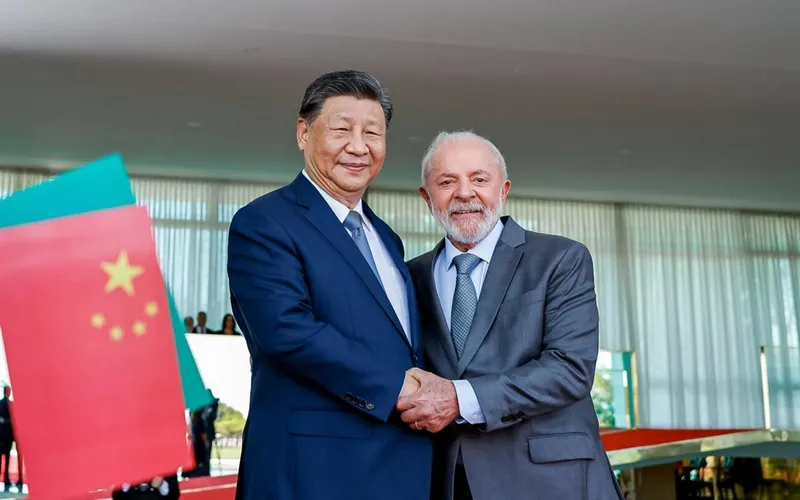 Lula y Xi Jinping refuerzan la alianza Brasil-China ante los aranceles de EEUU y aceleran un acuerdo con Mercosur
