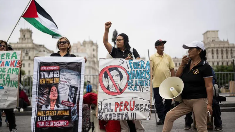 “Fuera yanquis”; peruanos protestan contra visita del secretario de Estados de EEUU