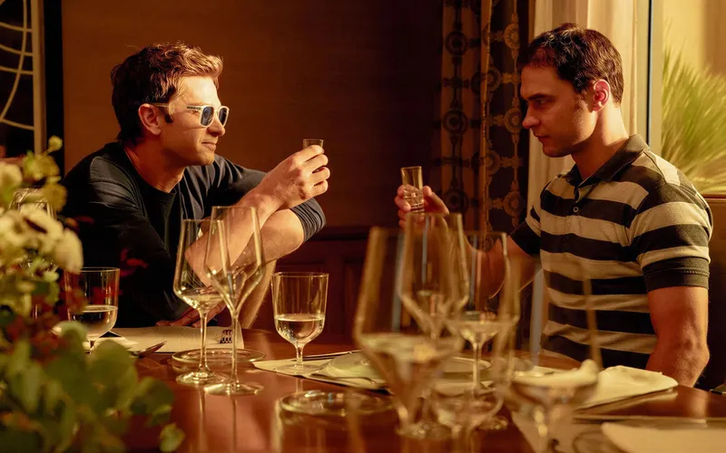 El primer tráiler de 'Artificial', la película de Luca Guadagnino sobre Sam Altman, es un tanto perturbador