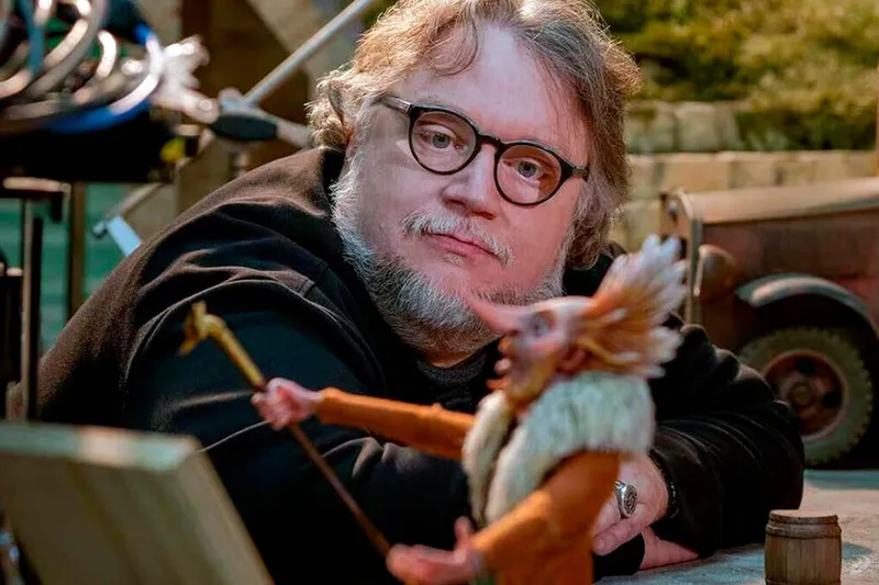 Guillermo del Toro, director, rompe a llorar al hablar del mundo que heredan los jóvenes: "Hay una sensación de que a lo mejor el mundo se acaba"