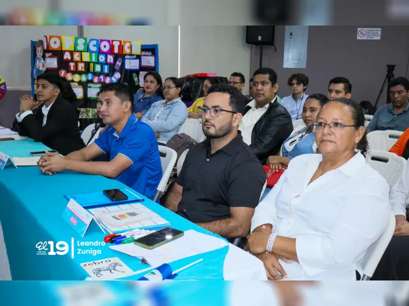 Docentes de primaria exponen proyectos para impulsar aprendizaje del inglés