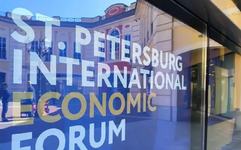 En “Foro Económico Internacional de San Petersburgo”