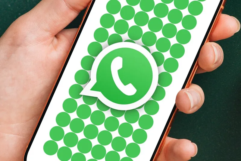 WhatsApp estrenará pronto los "puntos verdes" en tu iPhone. Supondrá el adiós de los "en línea"