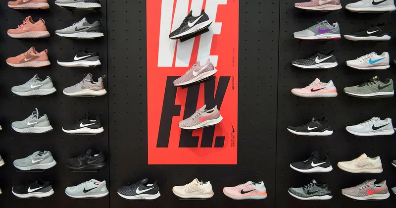 Nike cae 78% desde máximos y sale del S&P 100: ¿qué significa y conviene invertir ahora?