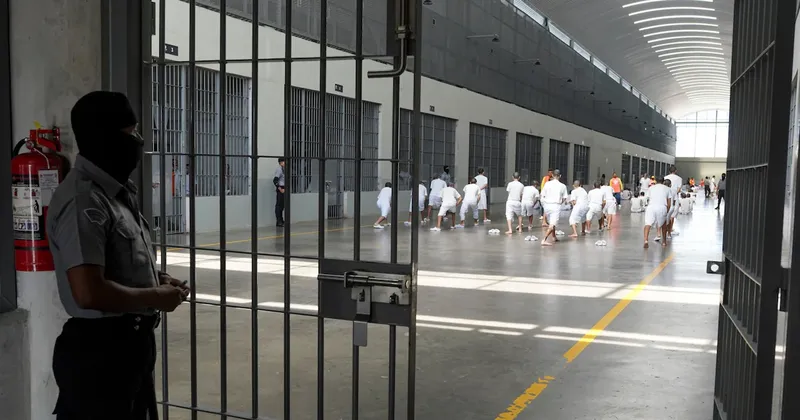 Partido de la ultraderecha británica propone deportar a presos extranjeros a El Salvador