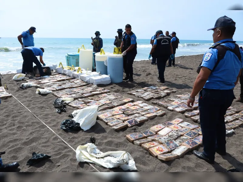 Fuerza Naval incauta media tonelada de cocaína en Playa Salamina, Villa El Carmen