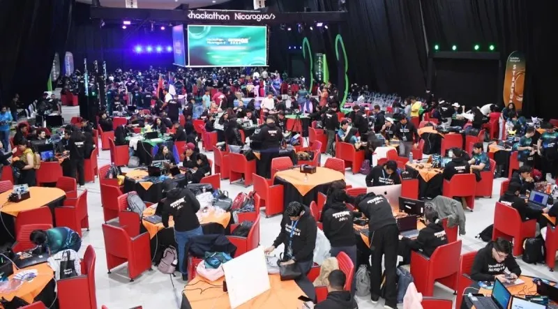 Inicia la X edición de Hackathon Nicaragua con 500 jóvenes compitiendo en la maratón tecnológica más grande del país