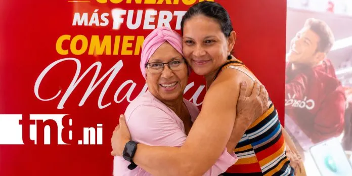 Con música, cariño y conexión, Claro celebró el Día de las Madres