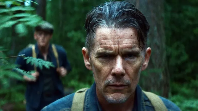 Solo tres meses para el estreno de un 'western' con Ethan Hawke en el mejor punto de su carrera: descubre el tráiler en español en primicia de 'El peso de la libertad'