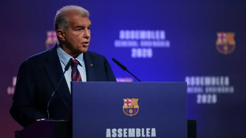 Laporta carga contra el Atlético por Julián Alvarez: "Se quitaron la careta"