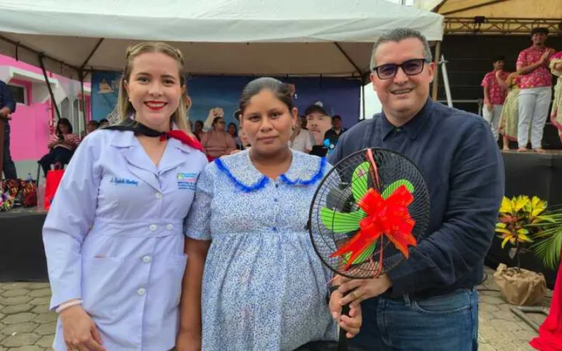 Imágenes: Homenaje a las heroicas madres nicaragüenses y primer aniversario del Hospital Jacinto Hernandez