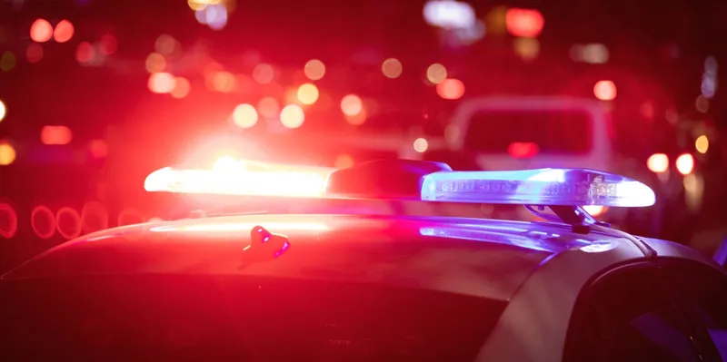 Niño de 13 años muere en tiroteo mientras dormía en casa de un amigo...