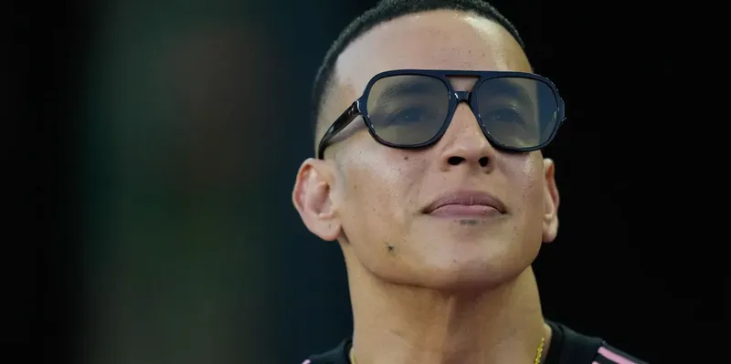 Nace la primera nieta de Daddy Yankee, pero el cantante guarda silencio