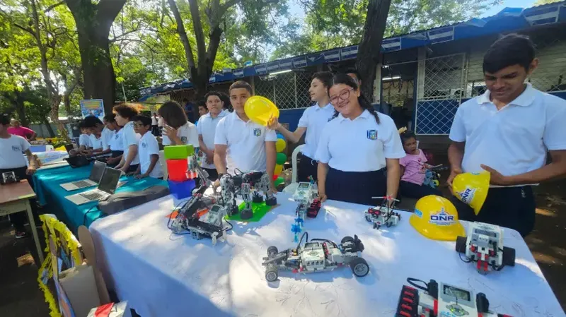 ¡Talento sin barreras! Niños con discapacidad crean robots en Managua