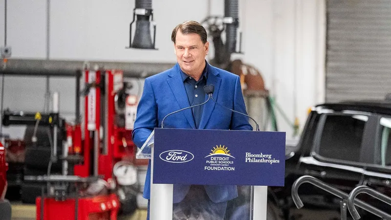 “Hemos hecho más por la industria que cualquier otra empresa”: Jim Farley, CEO de Ford, responde a las críticas por sus acuerdos con China