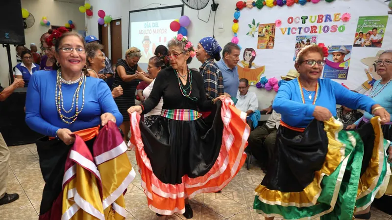 Adultos mayores de Ciudad Jardín, en Managua, celebraron su día internacional