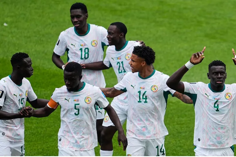 Senegal golea a Irak y mantiene viva la esperanza en el Mundial