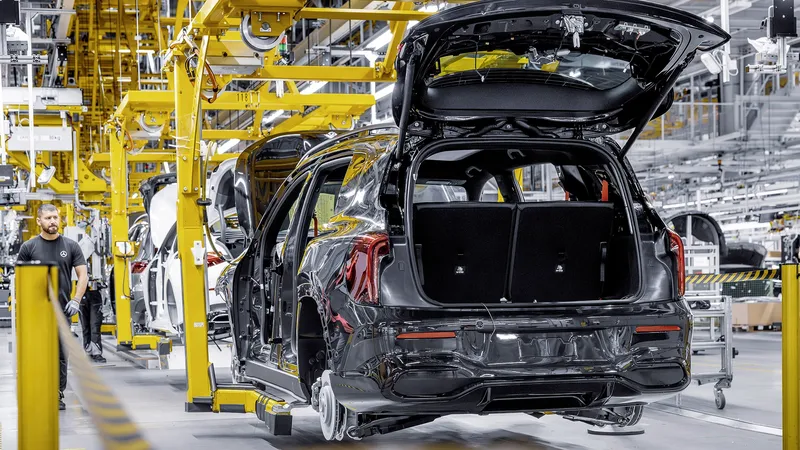 Con una ‘fórmula mágica’, Mercedes ahorra 2.800 toneladas de CO2 con su nuevo coche eléctrico de 632 km de autonomía