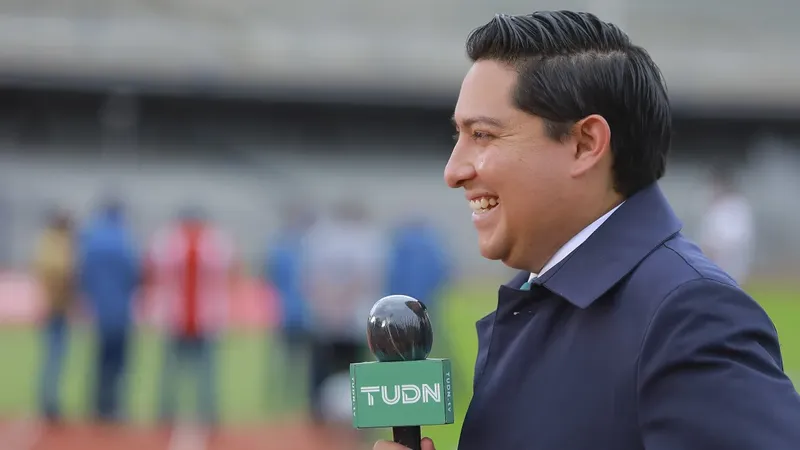 “Profe” Ibáñez, reportero apresado en Sudáfrica, manda mensaje al Tri para que ganen: “Háganlo por mí”