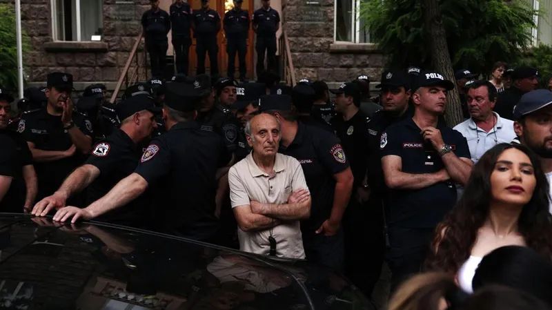 Elecciones en Armenia desatan protestas y la oposición impugna los resultados